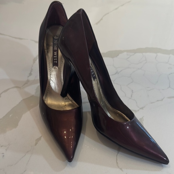 Nine West Red Stiletto Heels with Glossy Finish - Picture 2 of 7